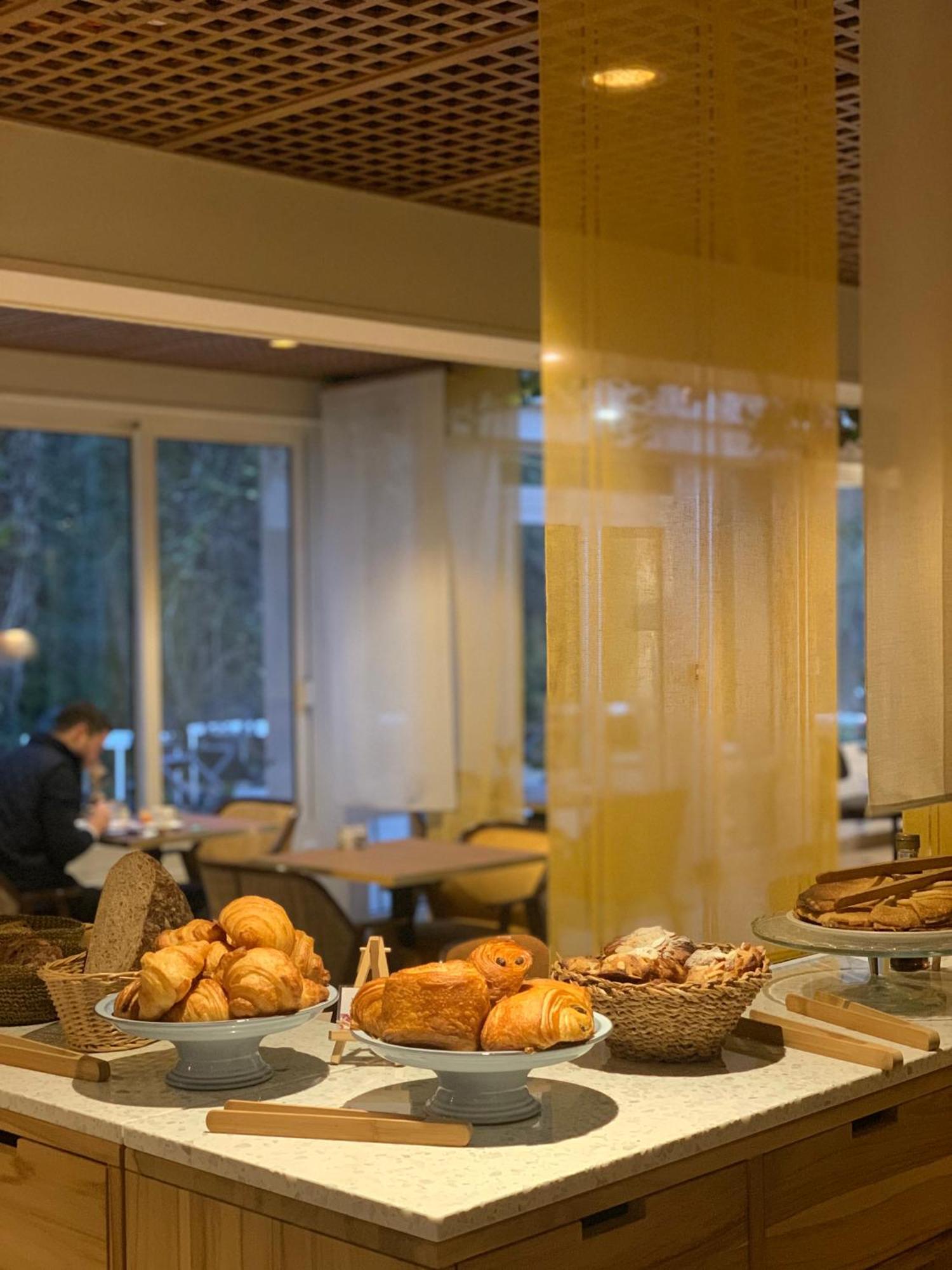 Le Moulin Des Ruats Hotel อาวาลง ภายนอก รูปภาพ