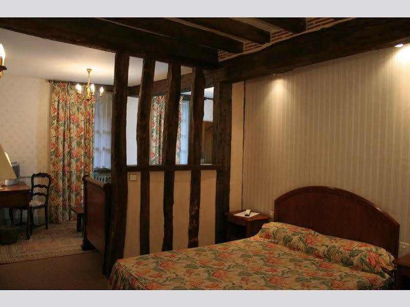 Le Moulin Des Ruats Hotel อาวาลง ภายนอก รูปภาพ